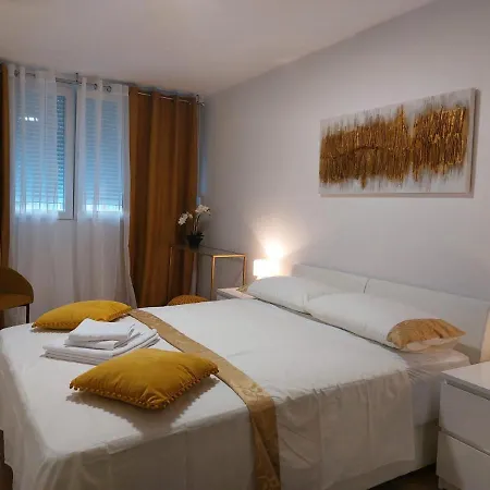 Adriatic Loridas Апартаменти *